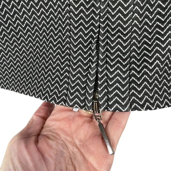 Armani Collezioni Black and white zip back‎ skirt size 10 - Picture 3 of 7